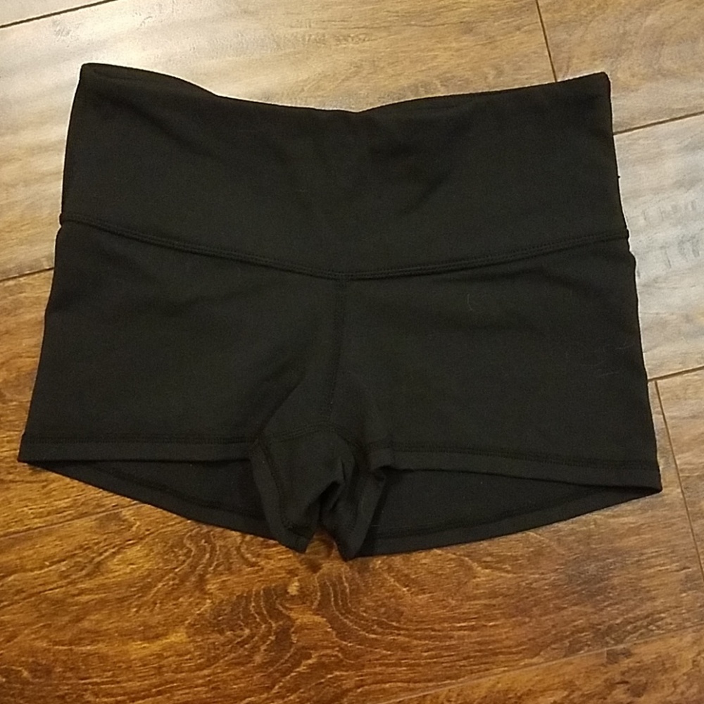 Wunder under shorts